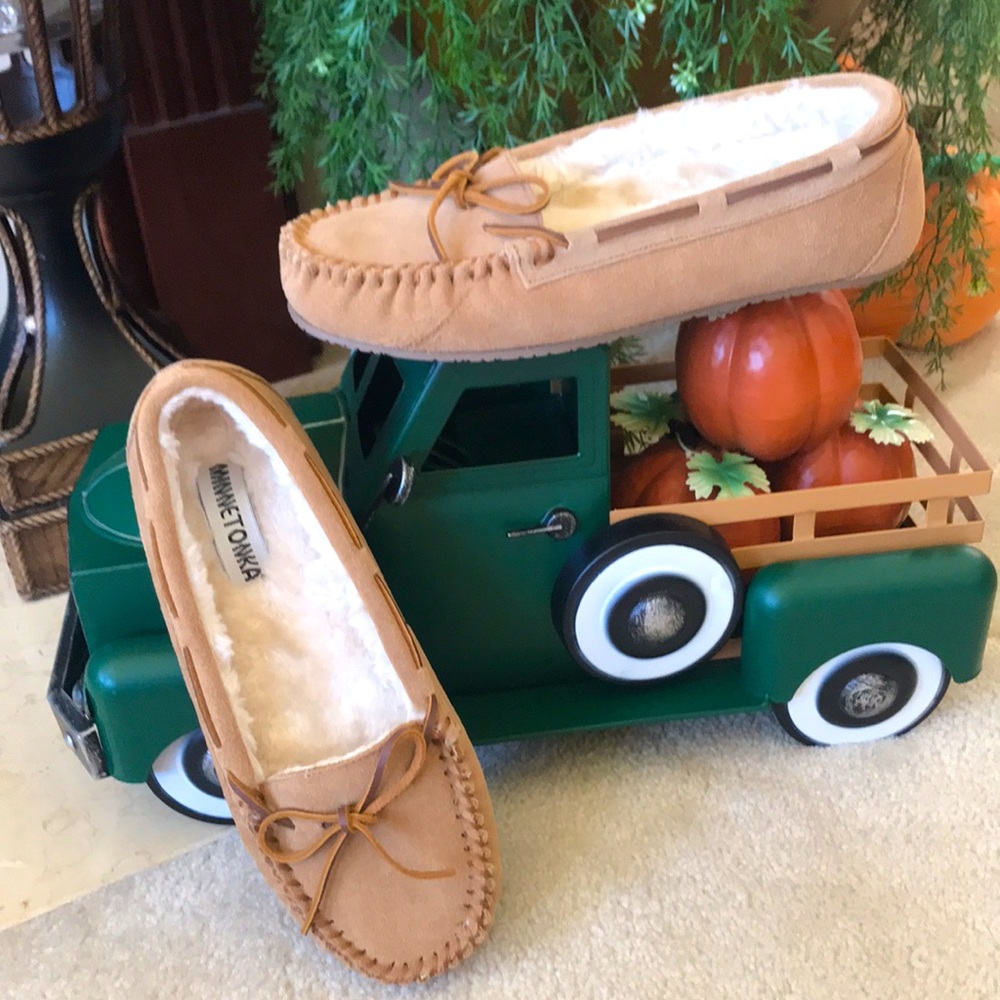 Brand New Minnetonka Genuine Suede Slip-On Moccasin Slipper Shoes - Picture 1 of 14